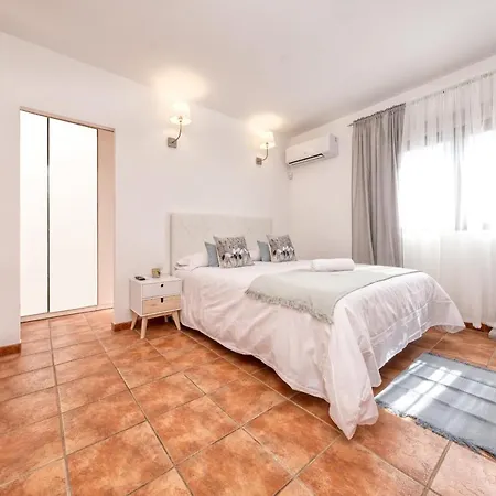 Aurelia - Pool, Jacuzzi, Bbq And Ping-pong By Lanzarote Villa