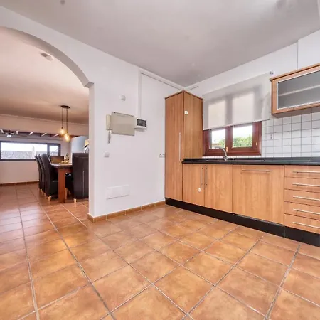 Villa Aurelia - Pool, Jacuzzi, Bbq And Ping-pong By Lanzarote Playa Blanca (Lanzarote)